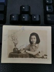 建国初期美女照片（1950年的学生，戴表，有墨水）