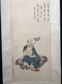 著名画家【溥儒】【罗汉图】立轴,纸本手绘,品相如圖老舊黃斑多,绫裱立轴。画芯32*65厘米 溥心畬[yú]（1896年9月2日—1963年11月18日），满族，原名爱新觉罗·溥儒，初字仲衡，改字心畬，自号羲皇上人、西山逸士，北京人，著名书画家、收藏家。为清恭亲王奕訢之孙。曾留学德国，笃嗜诗文、书画，皆有成就。画工山水、兼擅人物、花卉及书法，与张大千有“南张北溥”之誉，又与吴湖帆称南吴北溥 价格协商