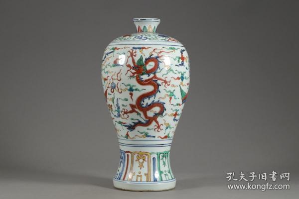 明代，“大明嘉靖年制”五彩龙凤纹梅瓶