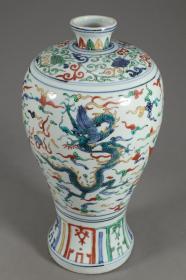 明代,“大明嘉靖年制”五彩龙凤纹梅瓶