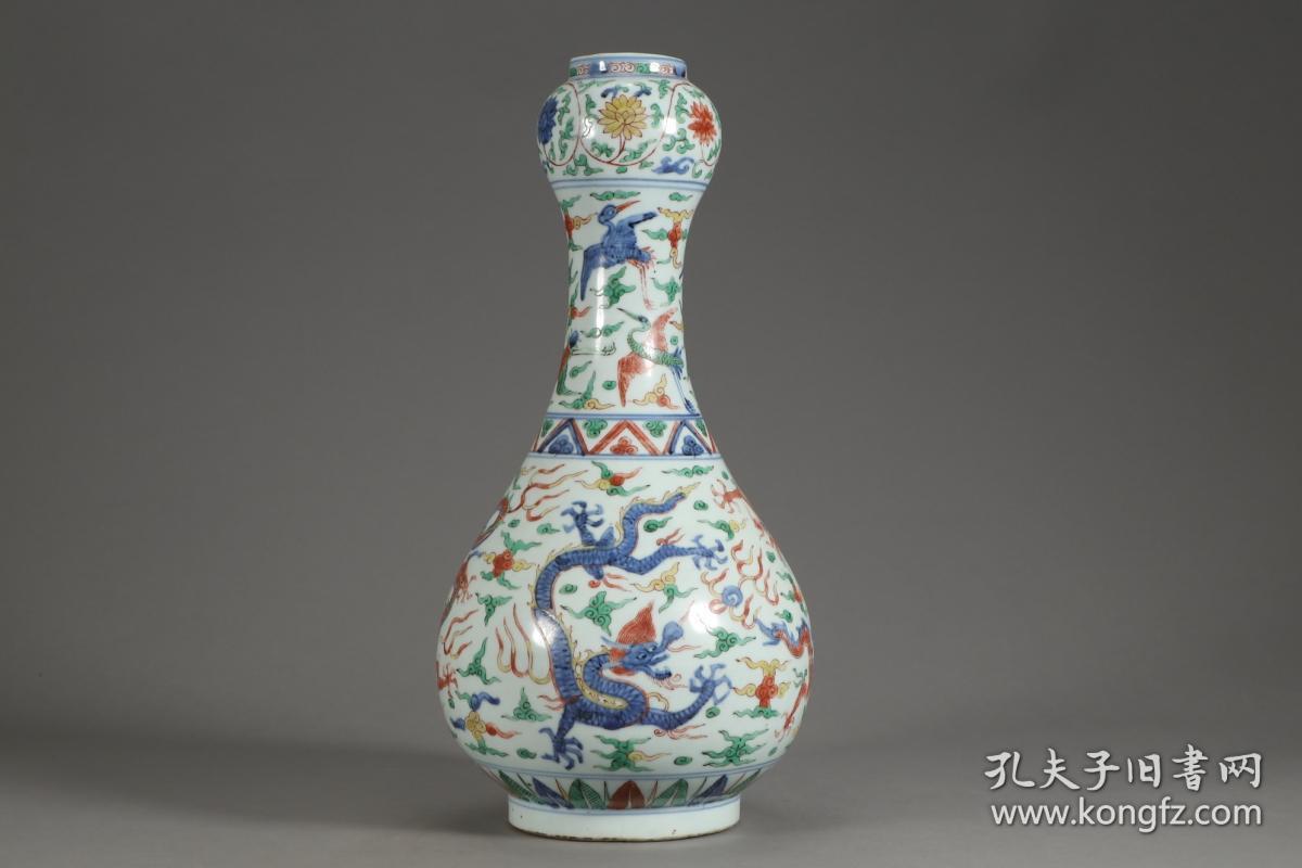 明代，“大明万历年制”五彩龙纹蒜头瓶