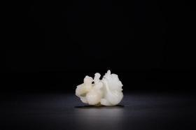清代,和田白玉太狮少狮戏球把件