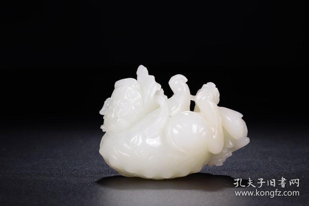 点击查看原图 清代,和田白玉太狮少狮戏球把件