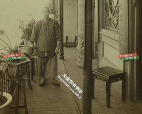 1880年代美国旧金山华盛顿街的华人华侨开的高档酒楼餐厅阳台蛋白大幅老照片，对联，方凳，绿植，极其讲究。照片尺寸24.3X19.2厘米