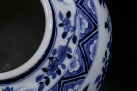 清代 青花花卉纹小罐