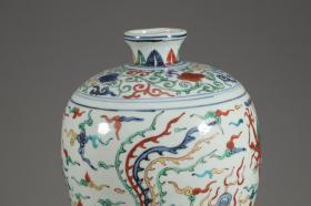 明代,“大明嘉靖年制”五彩龙凤纹梅瓶