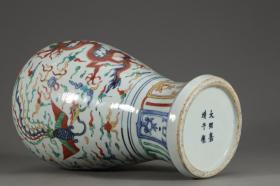 明代,“大明嘉靖年制”五彩龙凤纹梅瓶