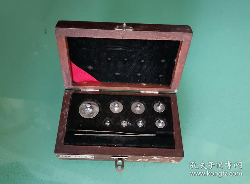 上海第二天平仪器厂砝码一盒八枚