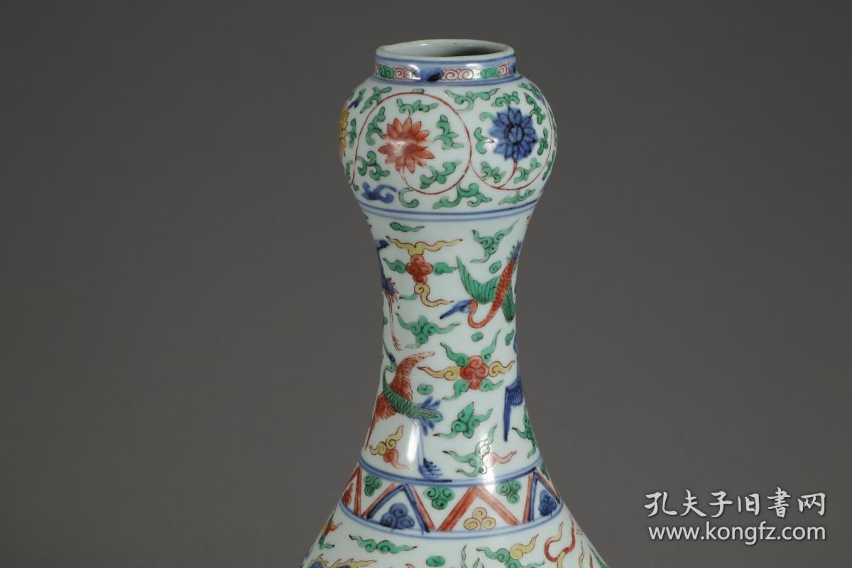 明代，“大明万历年制”五彩龙纹蒜头瓶
