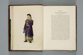 【提供资料信息服务】The costume of China / 中国服饰，George Henry Mason著，有60幅精美的彩色插图。描绘的主题是清代中国社会各种行业人物以和他们的服装及妆饰。本店此处销售的为该版本的仿古道林纸、彩色高清、无线胶装。