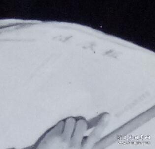 老照片：王天鹏回国疗养，与战友一起读《健康报》。————《健康报》1931年创刊于江西瑞金。1956年1月周恩来总理亲题报头。在专业报中她的历史最悠久。2009年，《健康报》入选中国世界纪录协会中国最早的卫生专业报，创造了中国报业的又一项中国之最。【皖南绩溪——上海小三线——万里锻压厂——王天鹏、吕素琴家庭系列】