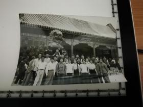 原国家民委专家张红、段星光旧藏老照片1张 品相尺寸如图  1961年北京万寿山合影