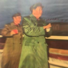 毛主席和他的亲密战友林彪同志在天安门城楼上检阅文化革命大军
