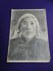 六七十年代【？】白头巾农民肖像素描一幅，造型准确，功力深厚，无款