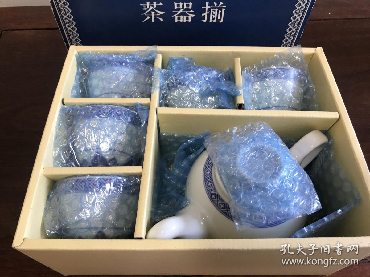 K-0043海外回流 保真出口一等品 时期景德镇出口外贸瓷 2缸《素青花玲珑瓷茶杯5客+鹰嘴茶壶》花芯中国英文款/米通瓷中国景德镇制造 影视道具怀旧收藏/全新带原盒
