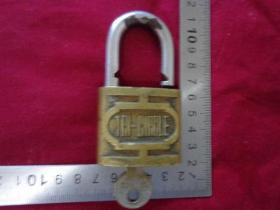 英文三环牌铜锁，锁身为铜，可使用