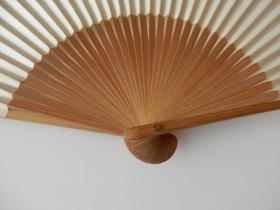 雅致日扇-怀袖雅物A-007：昭和期精工和纸手工玉竹多骨【夏扇】一把！薄纸扇面做工精致！【一面螃蟹水墨画图案，另面空白，空白面书画均可用】，扇轴带孔可自配扇坠！长度22cm！排口宽度1cm!