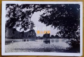 民国老照片：民国广西桂林——斗鸡山。是龙舟吗？~