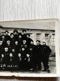 原版老照片：辑安县第三区全体教师寒假学习留影，1953年1月23日（尺寸：15*5.7厘米）