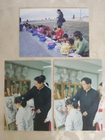彩色照片：宜昌小朋友们画家乡的彩色照片     共3张照片合售       彩色照片箱2   00101