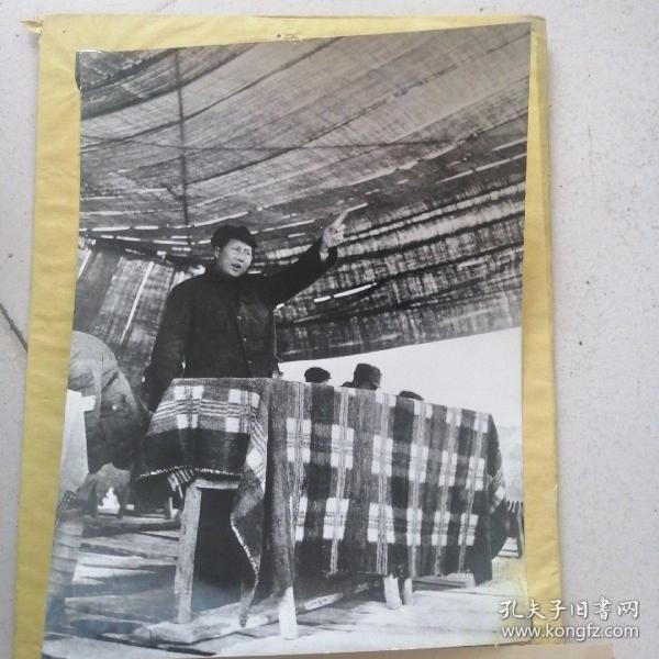 老照片，1944年，毛主席给南下的359旅指战员讲话