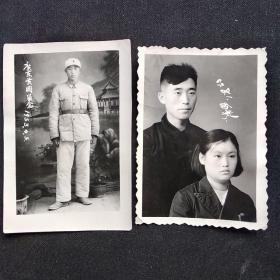 老照片—原41军老战士杨*才与他的结婚照。此人生前在四川某厂离休。1947年初参军，参加过四保临江、塔山阻击战、平津战役、中南战役、保卫东山岛等战斗，1957年以上尉军衔转业北京某工厂。