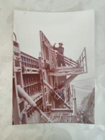 彩色照片： 清江隔河岩水电站建设过程中的部分彩色照片       共11张照片售     彩色照片箱3   00193