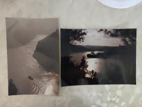 彩色照片：夕阳下的三峡景色的彩色照片---1横版 1竖版     共2张照片售     彩色照片箱3   00197