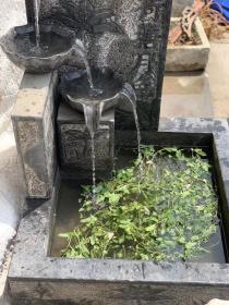 荷塘月色上水石，青石流水生财鱼盆 雕刻荷塘月色 ……流水生财 水即代表财代表财源滚滚来、生生不息 摆放客厅 会所 酒店等 喜欢的联系