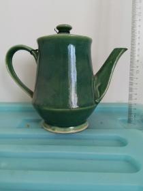 出彩瓷绿釉大茶壶