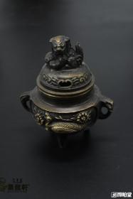 铜制香炉一件 铸造精美 孔雀花鸟图案 （V2997）东北伪满昭和时期铜制铸花熏香香炉  一件  471.8g  97.1mm长  造型别致  刻画生动  雕刻精细