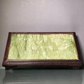 花梨木镶嵌天然玉石小桌
价格350元，长33厘米 宽17.5厘米 高6.5厘米，重1450克