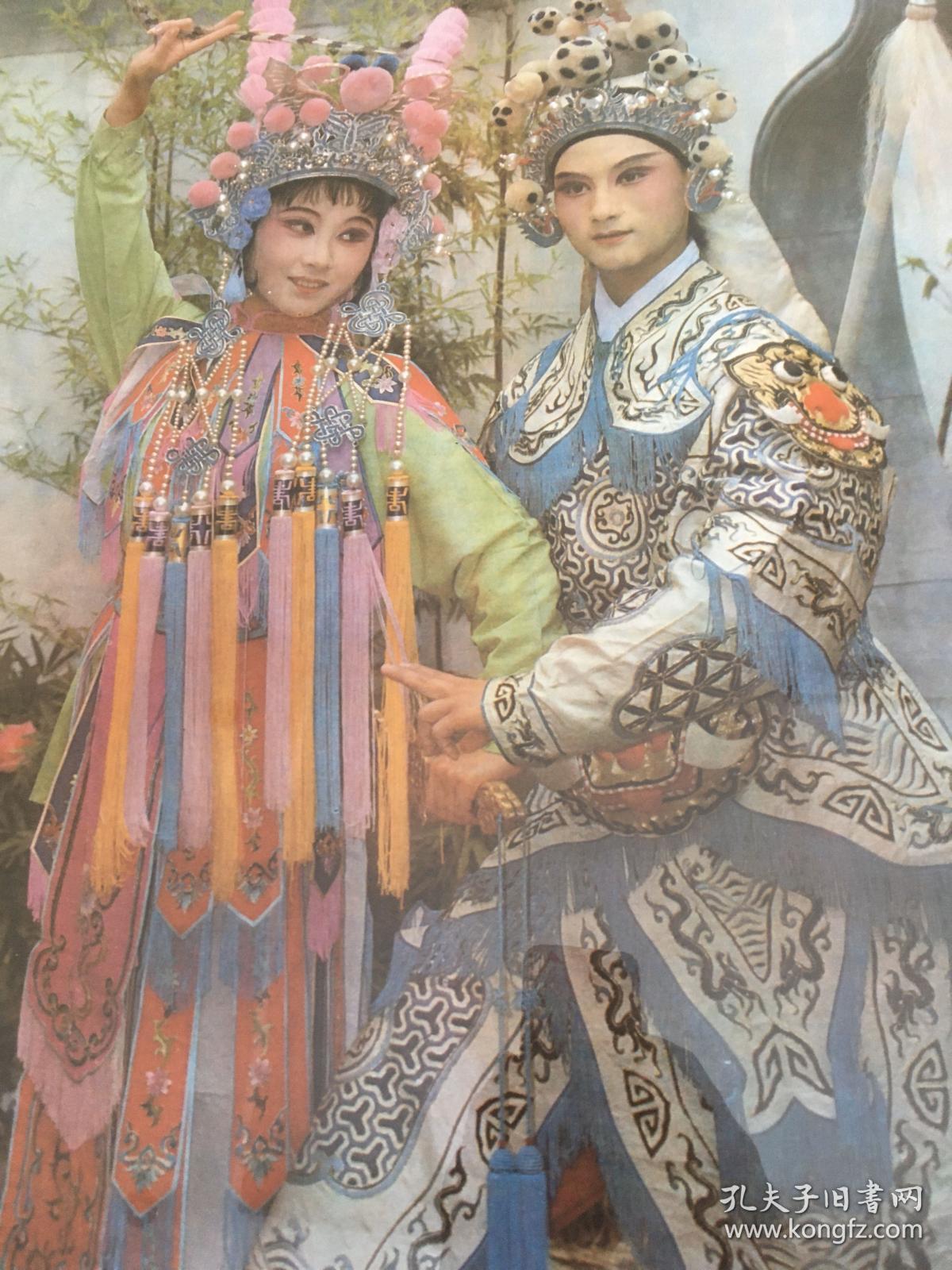 关于老年画的说明：虽说纸寿千年，但在时光中穿行，多少会留下岁月的痕迹，以纸质为介质的年画在实际存放过程中，多多少少都会出现有轻微的裂口或边缘有褶皱的情况，都属于难以避免的情况；2.有的年画属于库存年画，可能有个一张两张，品相都在伯仲间，发货随机发（标价不含框）3.欢迎欣赏咨询。