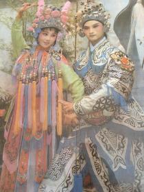 关于老年画的说明:虽说纸寿千年,但在时光中穿行,多少会留下岁月的痕迹,以纸质为介质的年画在实际存放过程中,多多少少都会出现有轻微的裂口或边缘有褶皱的情况,都属于难以避免的情况;2.有的年画属于库存年画,可能有个一张两张,品相都在伯仲间,发货随机发(标价不含框)3.欢迎欣赏咨询。