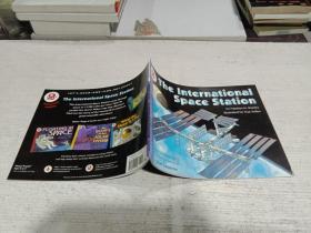 The International Space Station (Let's-Read-and-Find-Out Science 2)[国际空间站]