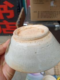 老瓷碗，个头不大，年代距今500至1000年，包真包老，售出不退。