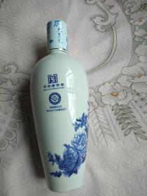 大青花牡丹图酒瓶