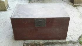 箱，㲺漆柏木尺寸：73厘米，宽47厘米，高36厘米，铜环铜饰件，大，详见图片