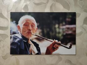 彩色照片：专业摄影师拍摄的彩色照片---抽烟的老者        共1张照片售     彩色照片箱3   00203