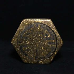 乡下收到的铜墨盒
保存完整
宝贝尺寸：
长约：12.7cm
宽约：11.3cm
高约：3.6cm