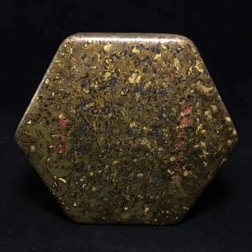 乡下收到的铜墨盒1
保存完整
宝贝尺寸：
长约：12.7cm
宽约：11.3cm
高约：3.6cm