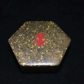 乡下收到的铜墨盒2
保存完整
宝贝尺寸：
长约：12.7cm
宽约：11.3cm
高约：3.6cm