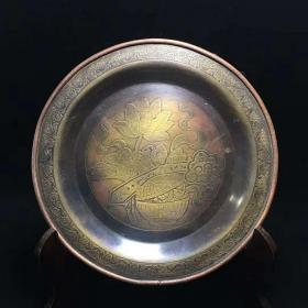 乡下收到的铜碟子1
保存完整
制作精致
宝贝尺寸：
直径约：14.7cm
高约：0.9cm