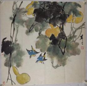 李嵬嵬      尺寸   68/68  软件
 1953年生于北京。他潜心研究并致力于中国花鸟画艺术，功力深厚，修养全面。曾于中央工艺美术学院壁画系进修。师从于著名国画家刘继英先生、尹瘦石先生。 
李巍巍作品格调清新，笔墨奔放，尤善于色彩的表现，给人以赏心悦目、生气盎然、栩栩如生之感，曾作为礼品被送往日本、美国、韩国、中国香港、中国澳门等国家和地区，并被多家博物馆及私人收藏