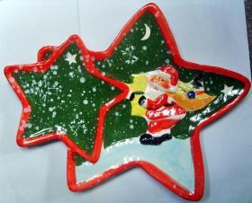 国外工艺美术盘装饰瓷盘：圣诞树彩色瓷盘圣诞老人滑雪图案瓷 两个一对合售