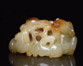 和田玉三羊开泰
规格:   8.8×7.0×4.9厘米   重   368克。