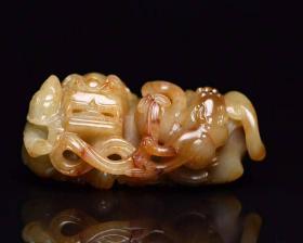 和田玉胡人驯狮
规格:   10×5.9×4.2厘米   重   337克。