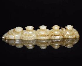 和田玉五子登科笔架
规格:   15.8×3.2×2.5厘米   重   117克