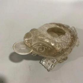 旧藏：水晶金蟾纹笔洗
尺寸：高7cm 宽18cm 重696g