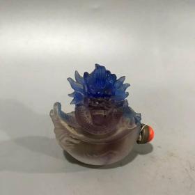 《回流 老琉璃刻 龙纹鼻烟壶》

规格：宽6.5高6cm重113克